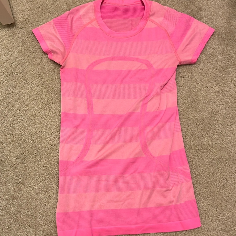 Lululemon pink swiftly tech